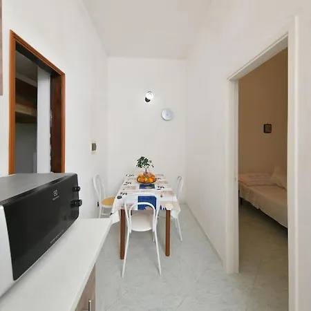 Ischia-relax One Step Away Form Port * Isquia